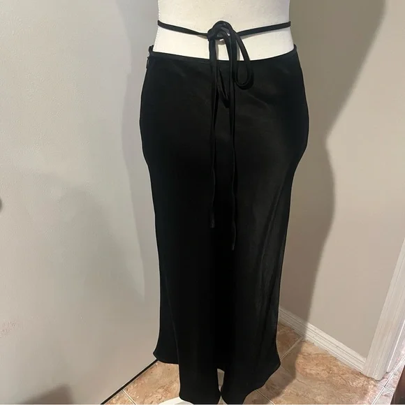 Mango Front Tie Black Satin Skirt - Picture 3 of 6